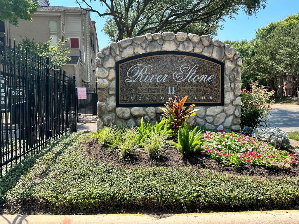 10855 Meadowglen Lane 711, Houston, TX 77042