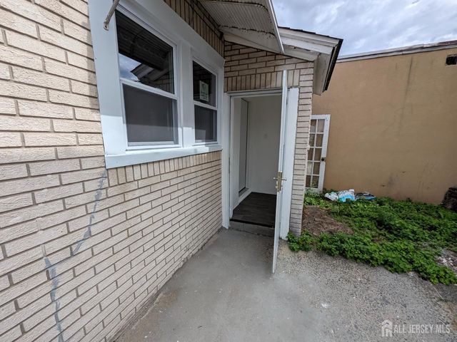 121 Kossuth Street, Franklin Twsp, NJ 08873