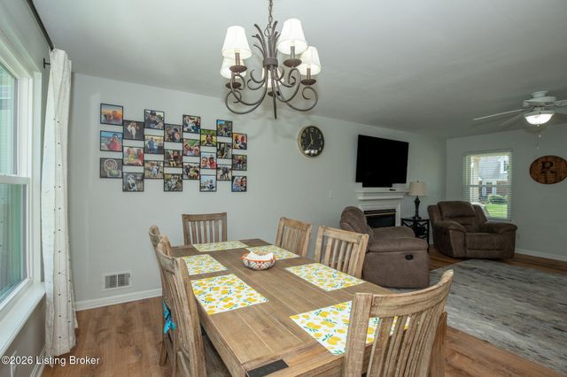 6709 Cassidy Cir, Louisville, KY 40229
