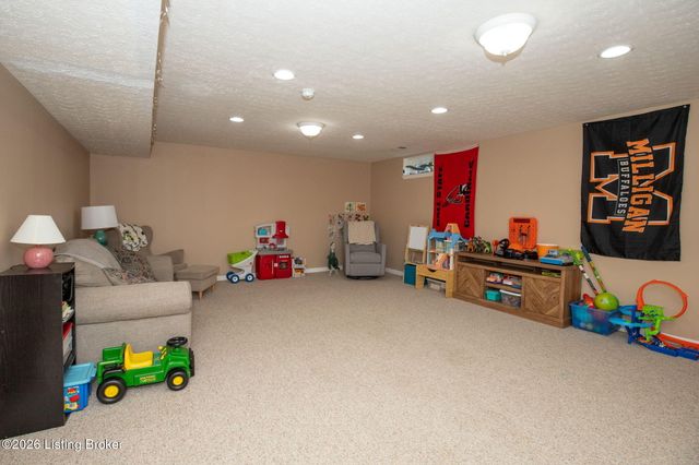 6709 Cassidy Cir, Louisville, KY 40229