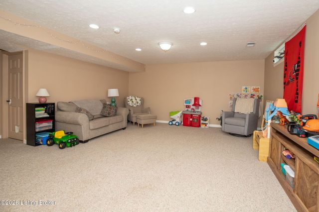 6709 Cassidy Cir, Louisville, KY 40229