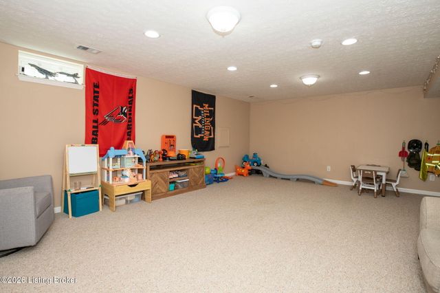 6709 Cassidy Cir, Louisville, KY 40229