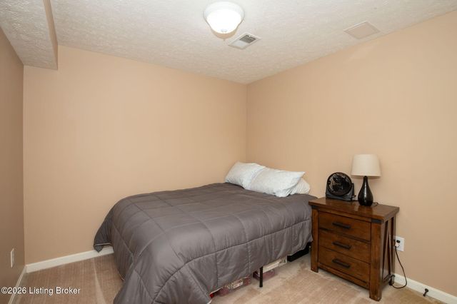 6709 Cassidy Cir, Louisville, KY 40229