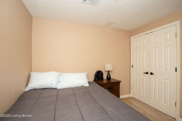 6709 Cassidy Cir, Louisville, KY 40229