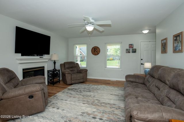 6709 Cassidy Cir, Louisville, KY 40229