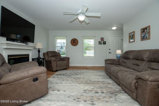 6709 Cassidy Cir, Louisville, KY 40229