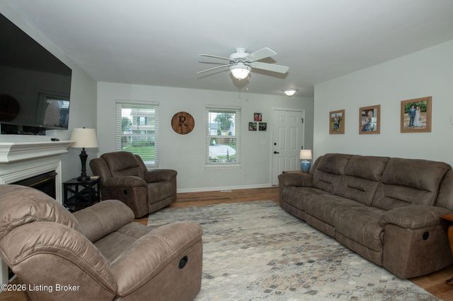 6709 Cassidy Cir, Louisville, KY 40229