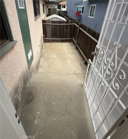 3652 E 17th St, Long Beach, CA 90804
