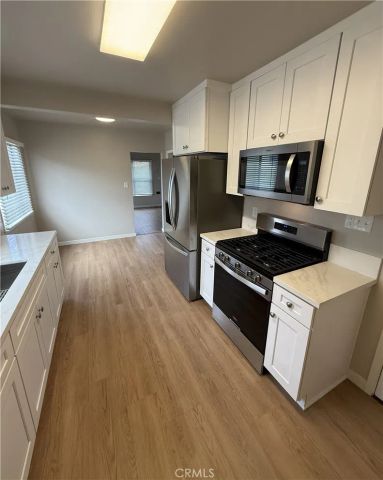 3652 E 17th St, Long Beach, CA 90804