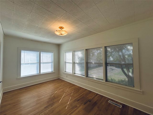 1020 S Quincy Avenue, Tulsa, OK 74120