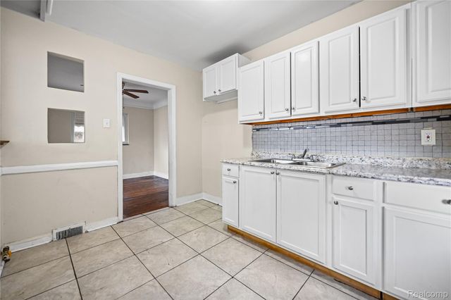 7487 W Outer Drive, Detroit, MI 48235
