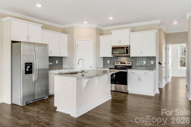 124 Creekview Road, Hendersonville, NC 28791