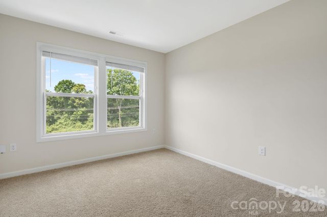 124 Creekview Road, Hendersonville, NC 28791