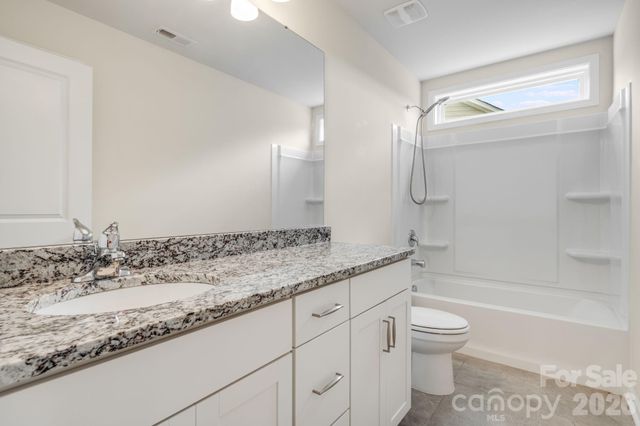 124 Creekview Road, Hendersonville, NC 28791