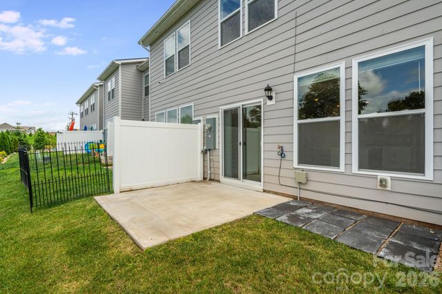 124 Creekview Road, Hendersonville, NC 28791
