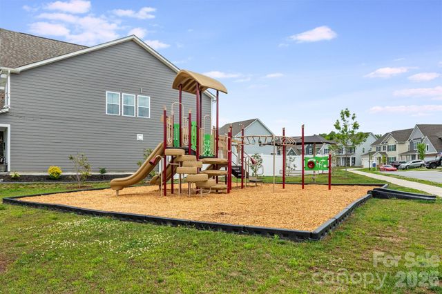 124 Creekview Road, Hendersonville, NC 28791