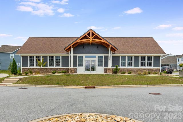 124 Creekview Road, Hendersonville, NC 28791