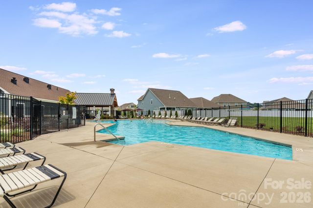 124 Creekview Road, Hendersonville, NC 28791