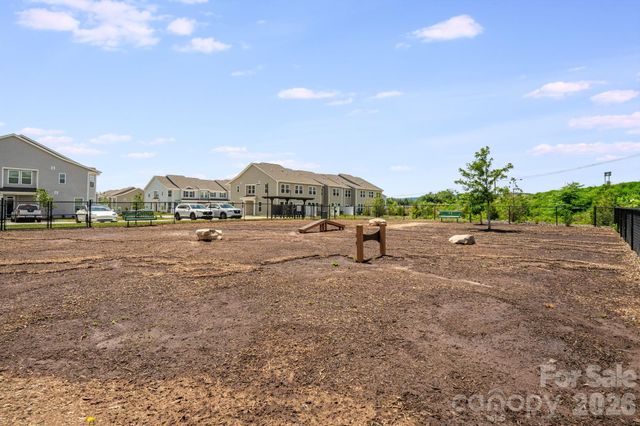 124 Creekview Road, Hendersonville, NC 28791