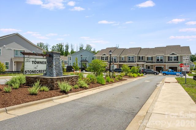 124 Creekview Road, Hendersonville, NC 28791