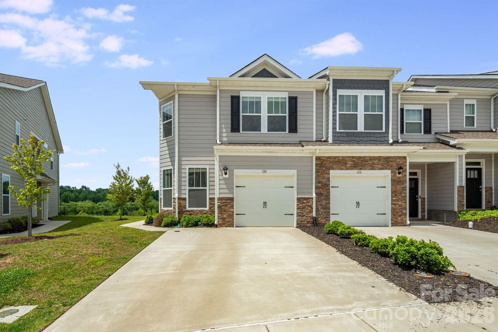 124 Creekview Road, Hendersonville, NC 28791