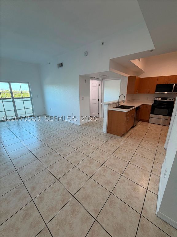 295 NW 57th Ave 508, Miami, FL 33126