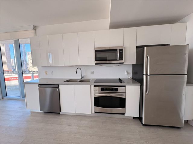 90 SW 3rd St 1205, Miami, FL 33130