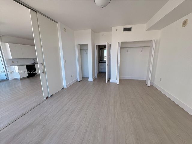 90 SW 3rd St 1205, Miami, FL 33130