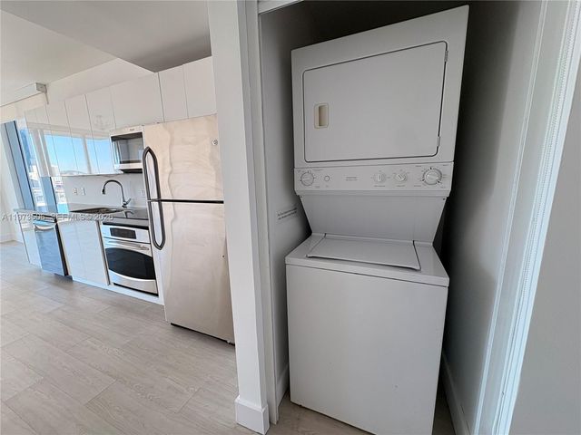 90 SW 3rd St 1205, Miami, FL 33130