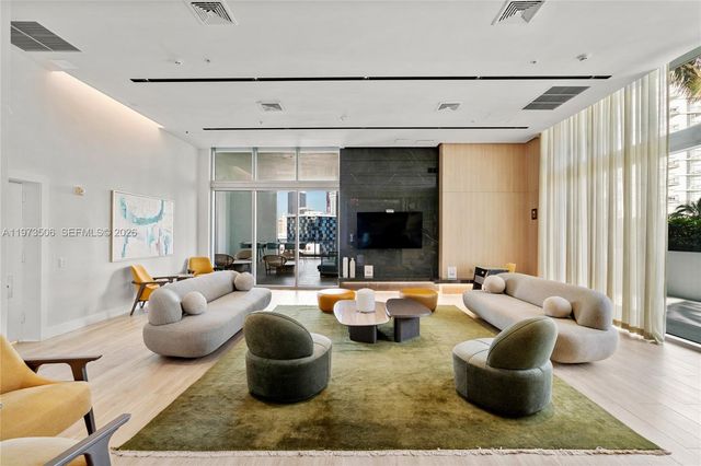 90 SW 3rd St 1205, Miami, FL 33130