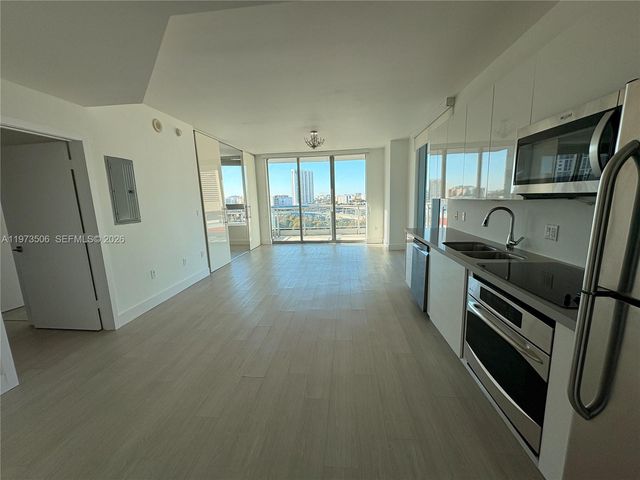 90 SW 3rd St 1205, Miami, FL 33130