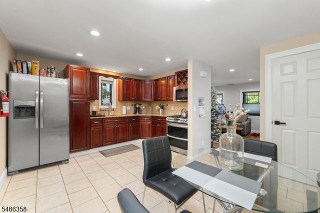 2 Wilson Ave, Woodland Park, NJ 07424
