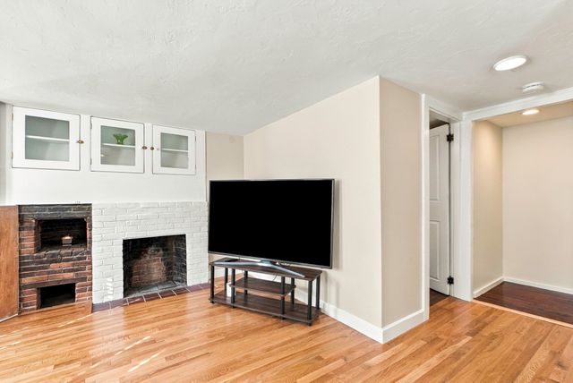 164 Central St, Auburn, MA 01501