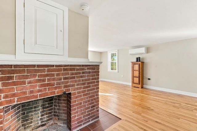 164 Central St, Auburn, MA 01501