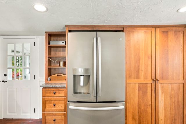 164 Central St, Auburn, MA 01501
