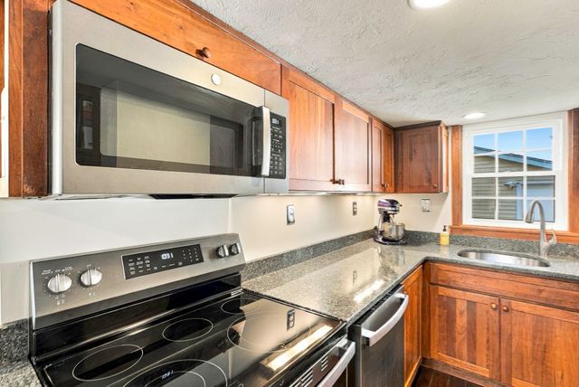 164 Central St, Auburn, MA 01501