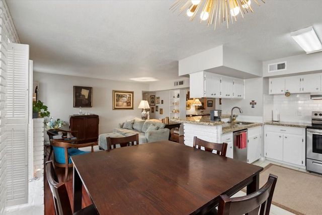 2101 Fountain View Drive 62, Houston, TX 77057