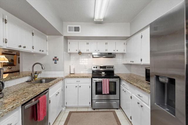 2101 Fountain View Drive 62, Houston, TX 77057