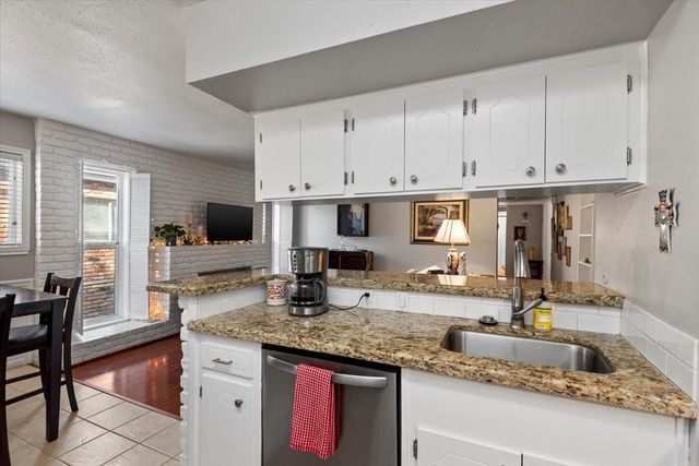 2101 Fountain View Drive 62, Houston, TX 77057