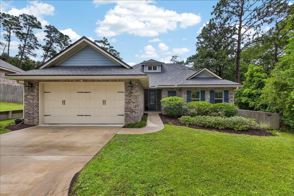 Image 1 of property listing at 205 Hart Street, Niceville, FL 32578