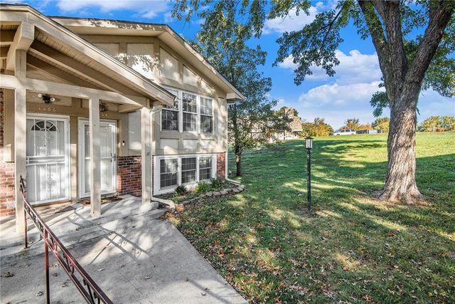 1466 NW 64th Terrace, Kansas City, MO 64118