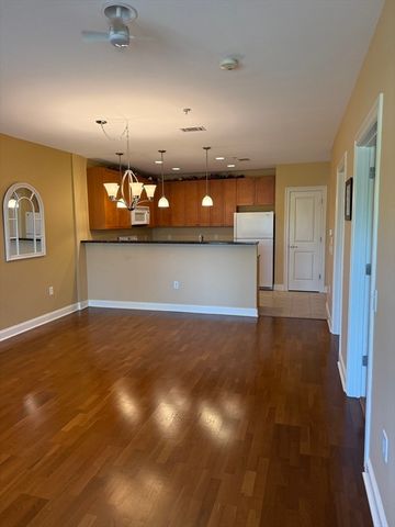 2 Harvest Dr 209, North Andover, MA 01845