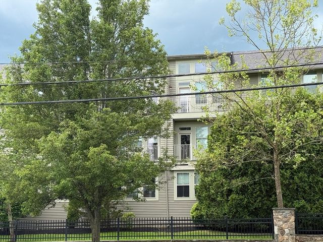 2 Harvest Dr 209, North Andover, MA 01845