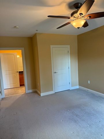 2 Harvest Dr 209, North Andover, MA 01845
