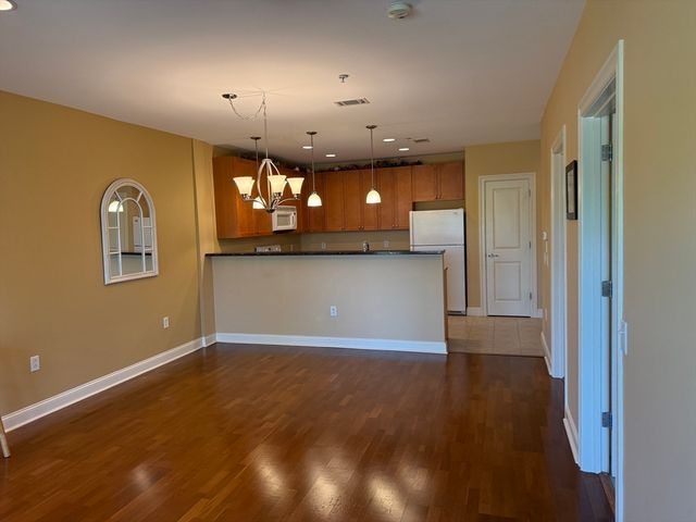 2 Harvest Dr 209, North Andover, MA 01845