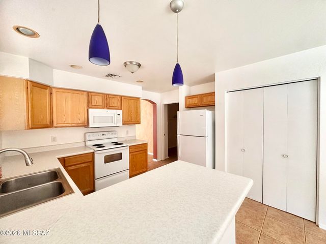 9168 E Rainsage Street, Tucson, AZ 85747