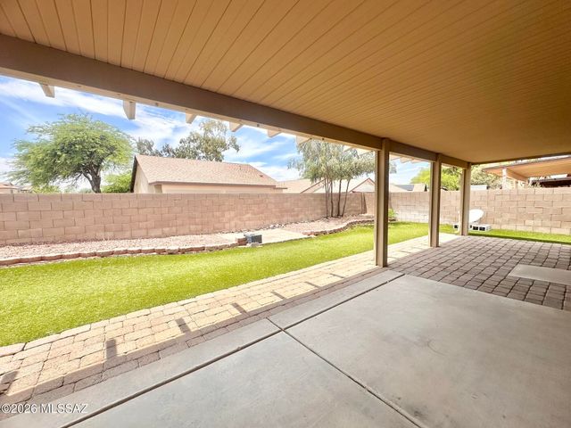 9168 E Rainsage Street, Tucson, AZ 85747