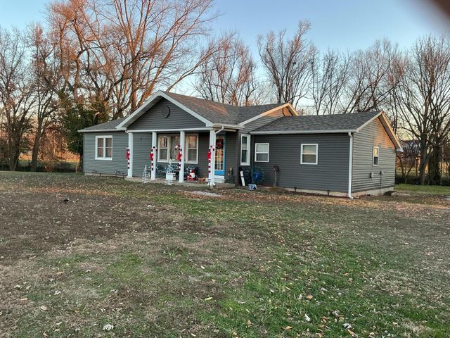 848 Highway 32, Bolivar, MO 65613