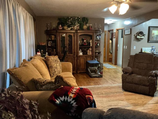 848 Highway 32, Bolivar, MO 65613