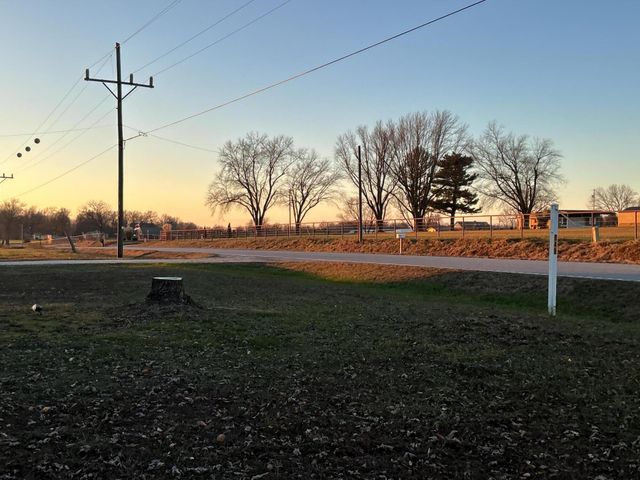 848 Highway 32, Bolivar, MO 65613